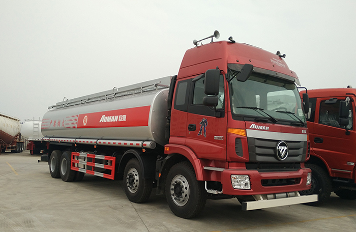歐曼前四後八油罐車