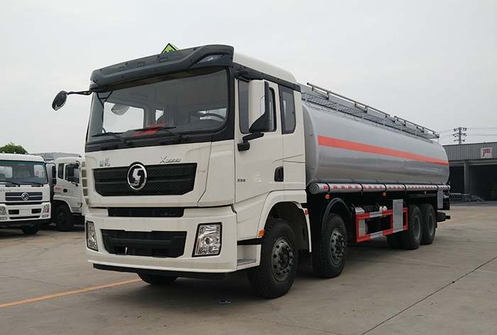 陝汽德龍X3000前四後八油罐車