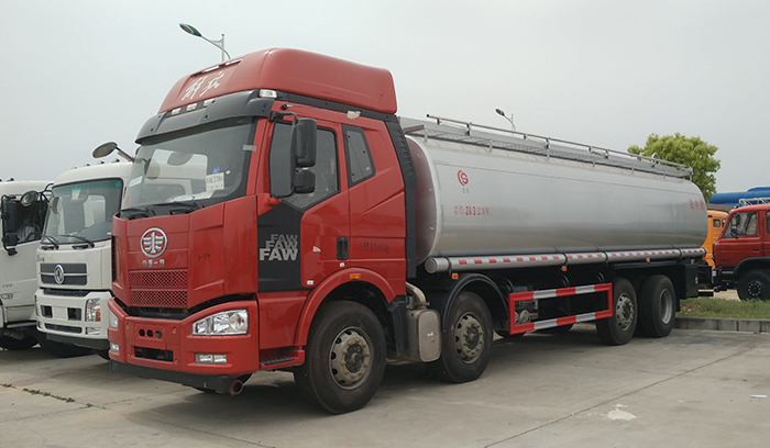 解放J6M前四後六供液車