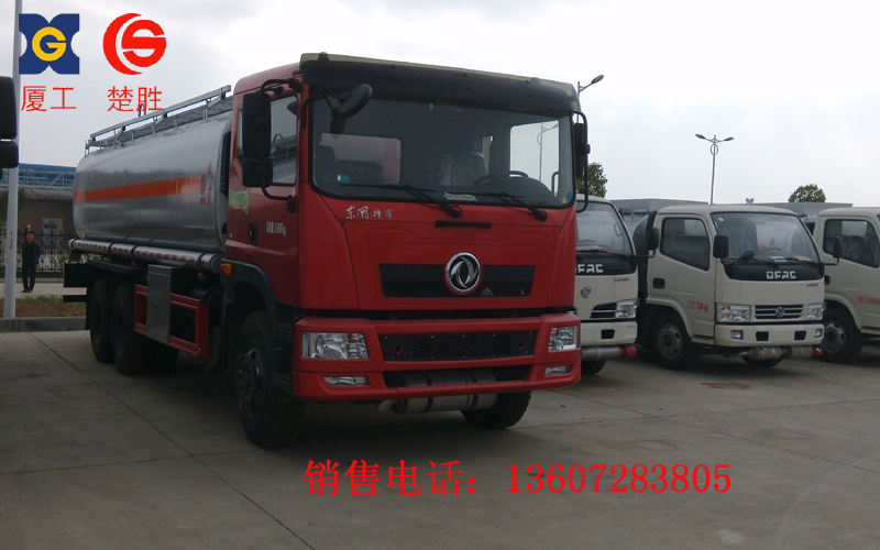 東風新款T5後雙橋運油車